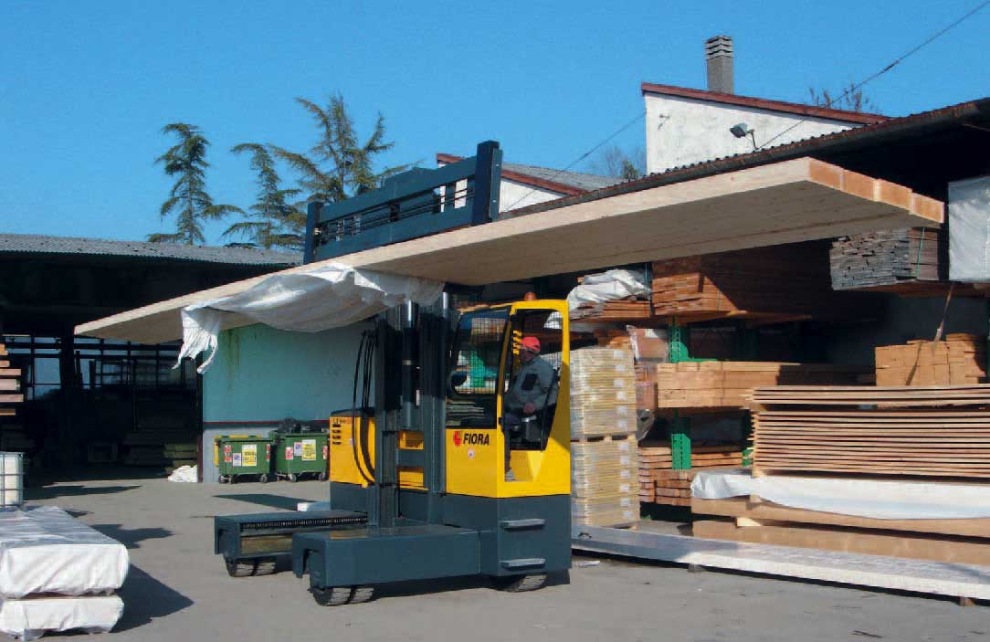 Outdoor electric sideloader in lumber yard