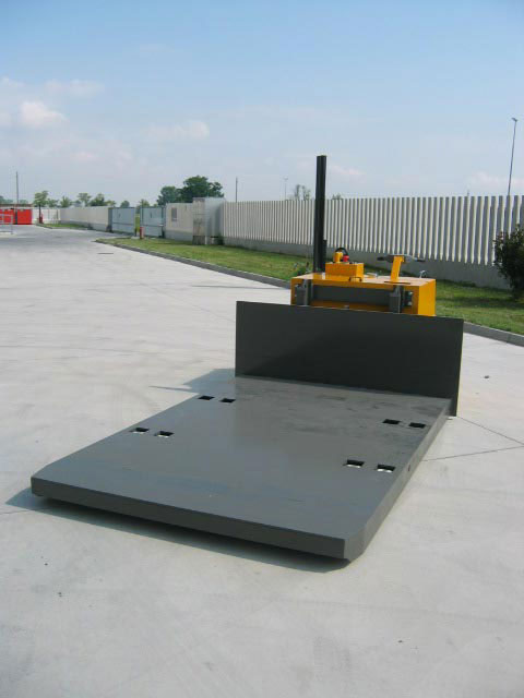 Wide and long heavy duty platform transport