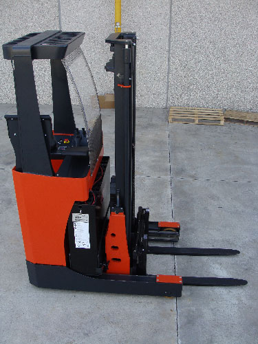 Euro style reach mast forklift