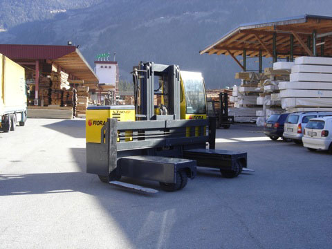 True outdoor electric side loading forklift