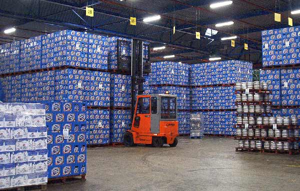 Beverage industry bulk storage forklift handles 2 pallets at a time